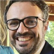 Profesor experto en comunicación televisiva, locución audiovisual y redacción periodística